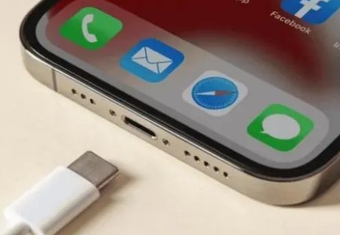 宁晋苹果15维修分享iPhone15改USB-C接口后能和安卓用户互借充电器吗